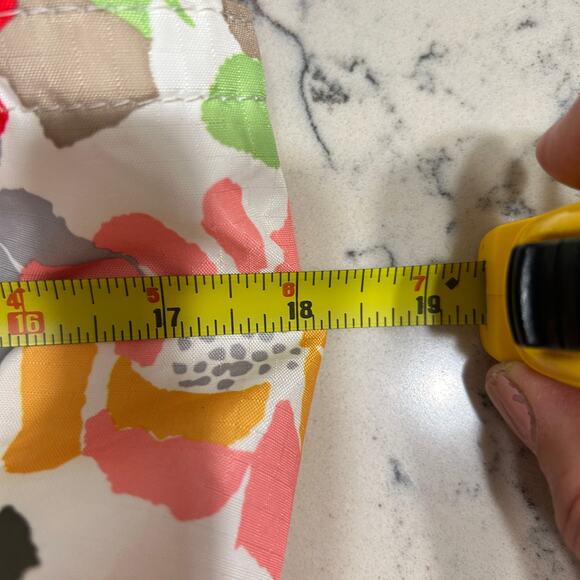 LeSportsac Tote Weekender Travel Bag Tan Straps White Multicolor Floral 18x13x7 - Picture 6 of 16